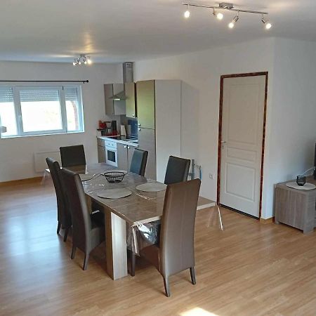 Grand Appartement Avec Terrasse Wignehies Exterior foto