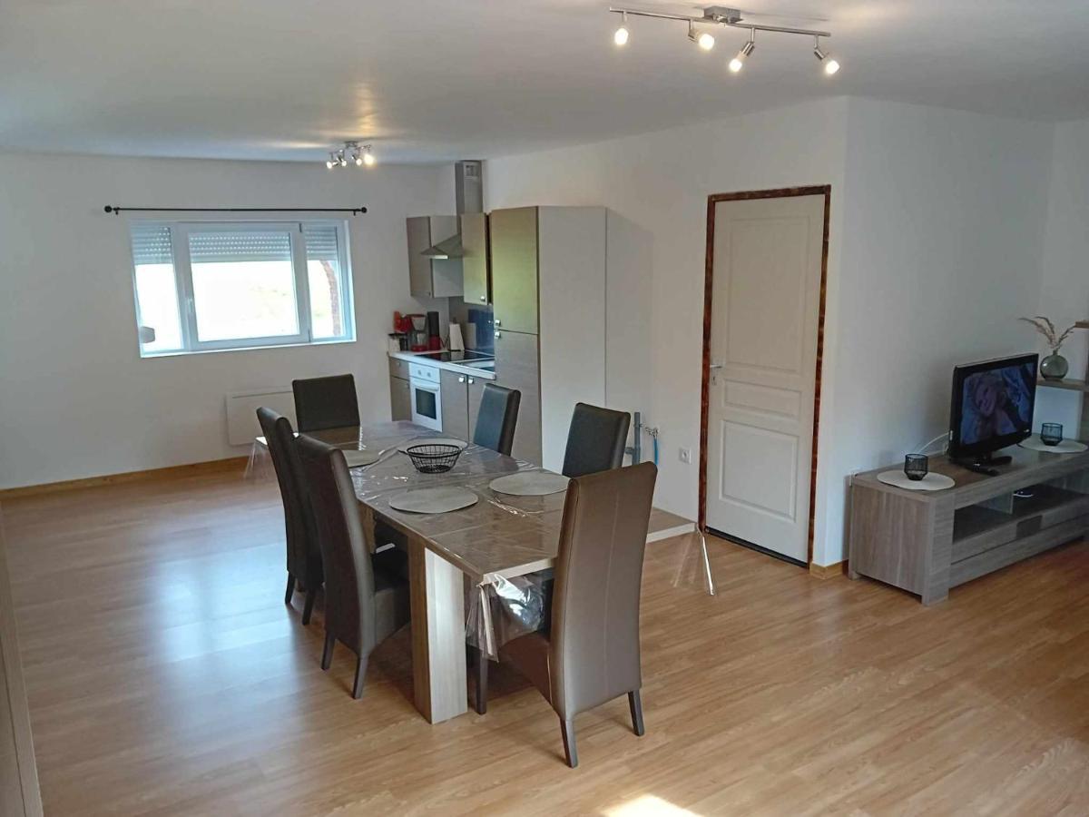 Grand Appartement Avec Terrasse Wignehies Exterior foto